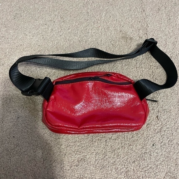 Red small vegan leather Fanny pack new - Picture 4 of 6